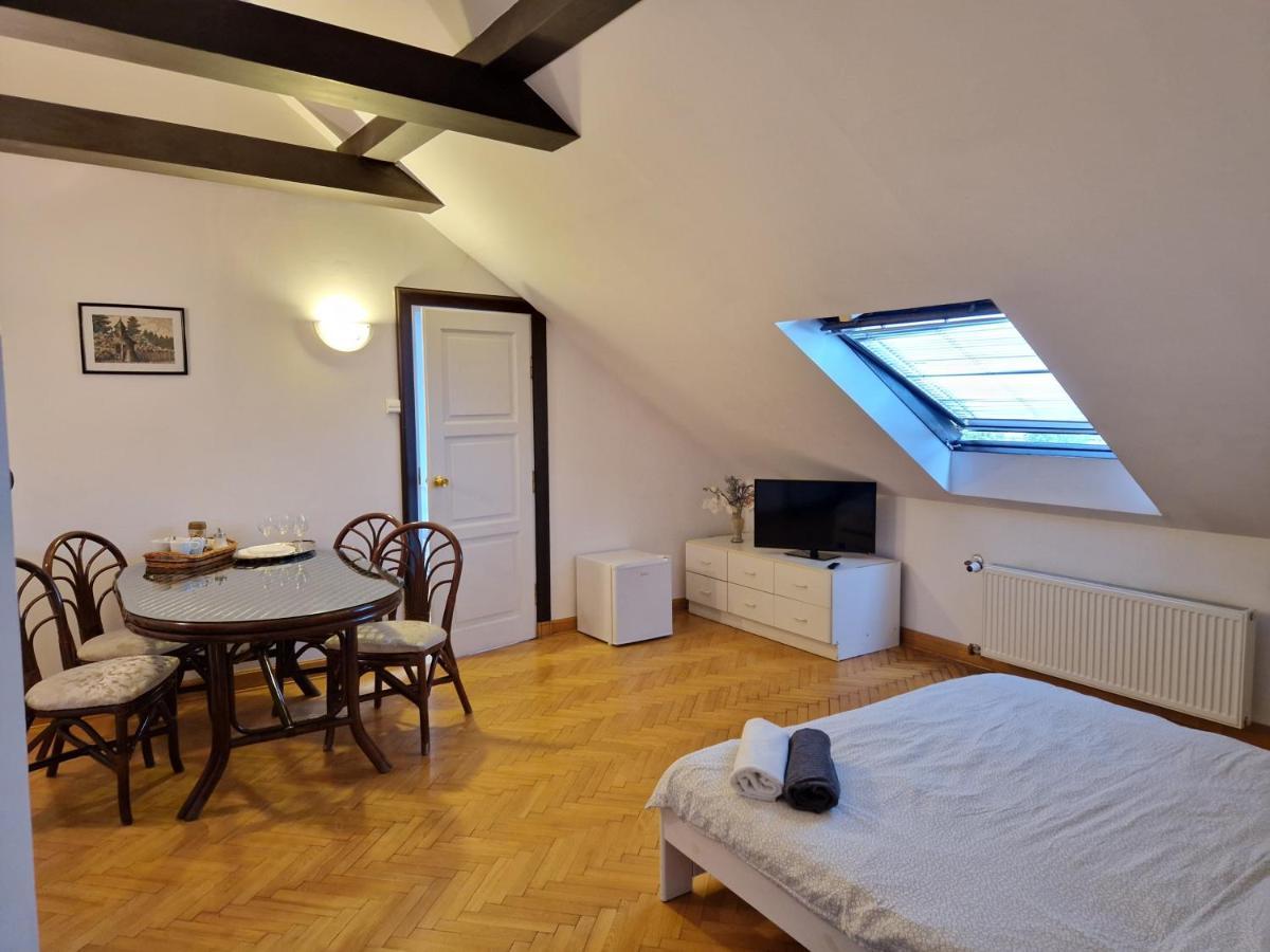 Privat overnatting Wood Stara Ochota Warszawa